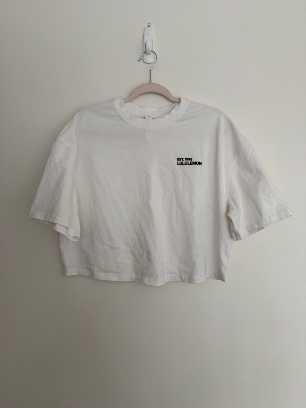 lululemon athletica White Cropped Tee Small Black Logo, Heavy weight cotton SzM